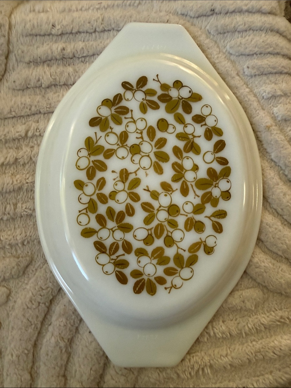 Vintage Milk Glass lid  Pyrex Green Casserole Dish Verde Olives Pattern 943
